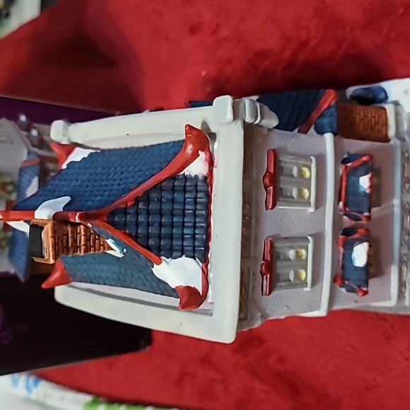 Villagers of the World China Traders Shoppe (no light cord) - Picture 4 of 7